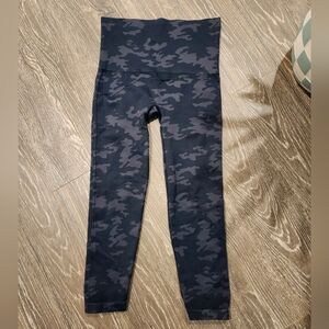 Spanx Look at Me Now Leggings in Black Camo size XL Brand New without tags